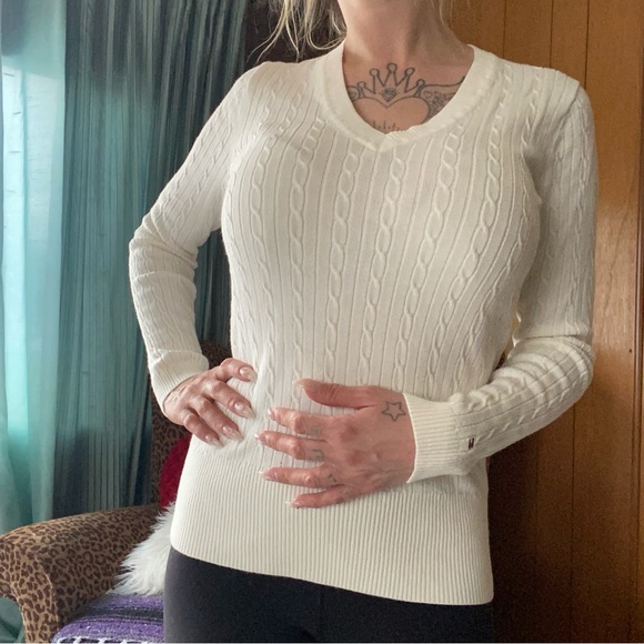 Tommy Hilfiger soft white cable knit v neck sweater - Picture 2 of 5